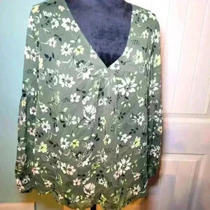 Time and tru woman's v neck size medium